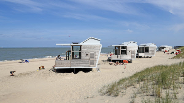 Strandhuisje op het strand