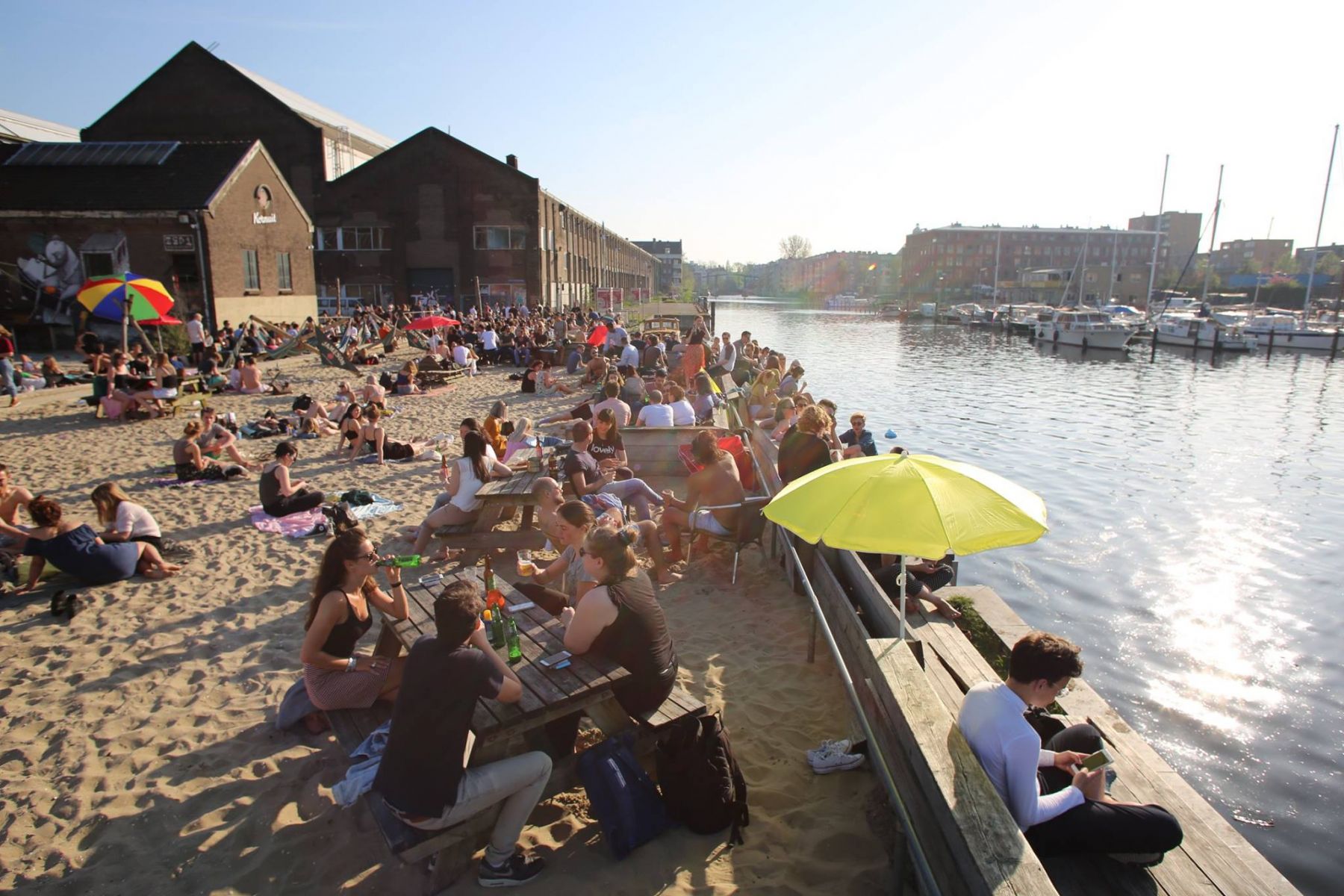 Amsterdam terras aan het water